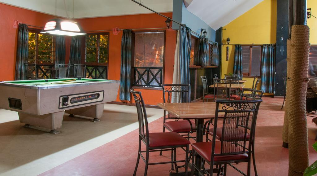 Blue Hut Hotel ナイロビ エクステリア 写真