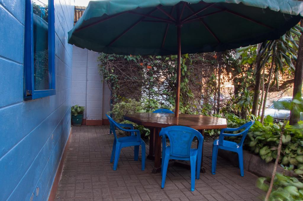 Blue Hut Hotel ナイロビ エクステリア 写真